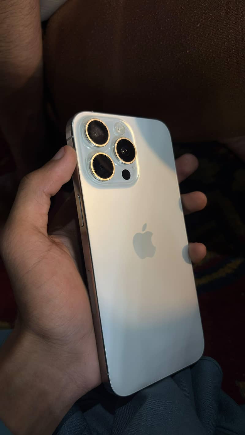 Apple iPhone 15 Pro Max 0