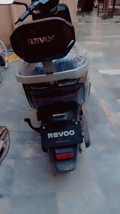 revoo electric scooty