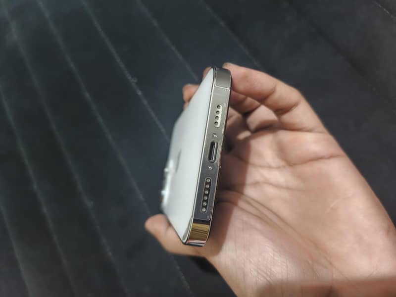 Apple iPhone 14 Pro Max 4