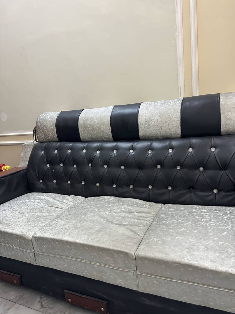Selling sofa set 1