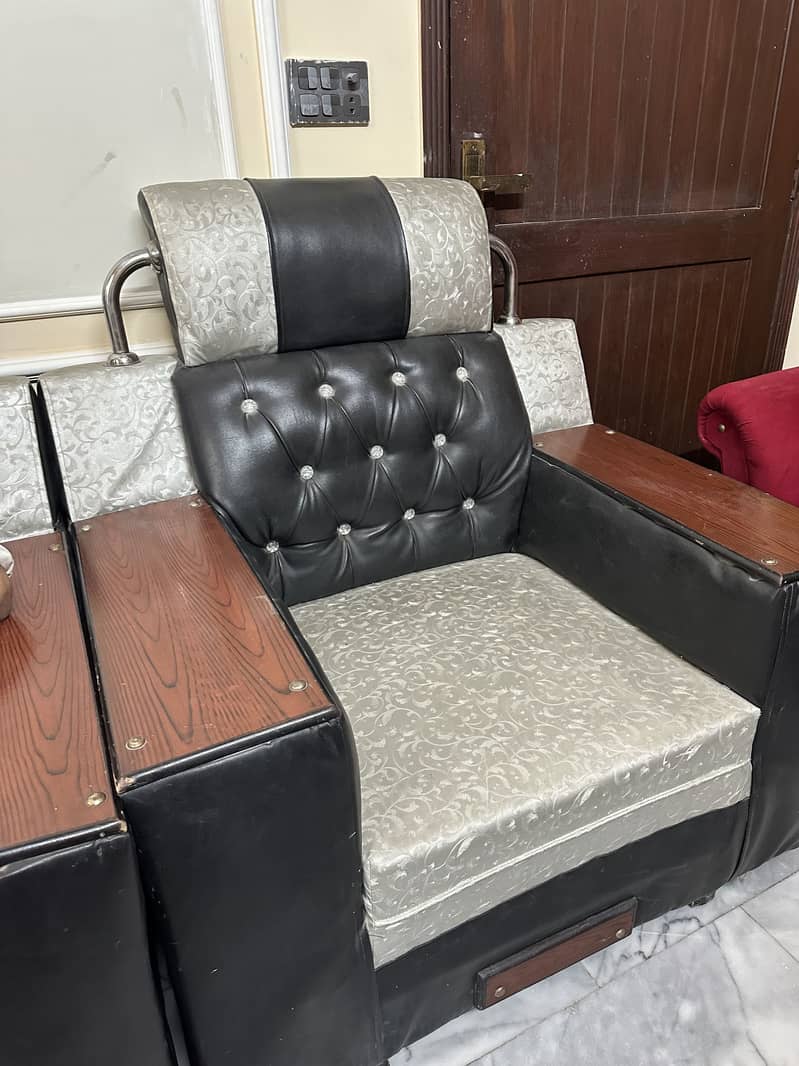 Selling sofa set 2