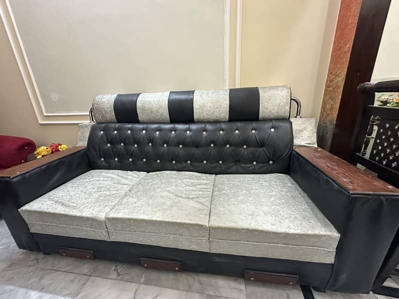 Selling sofa set 3