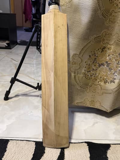 Professional cricket bat , custom made , extra thickness good balance