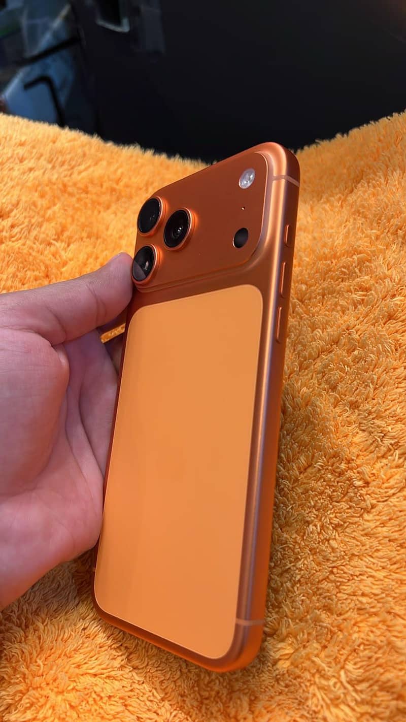 Apple iPhone 17 Pro Max 3