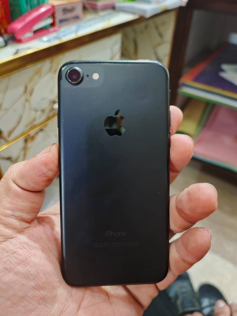 Apple iPhone 7 3