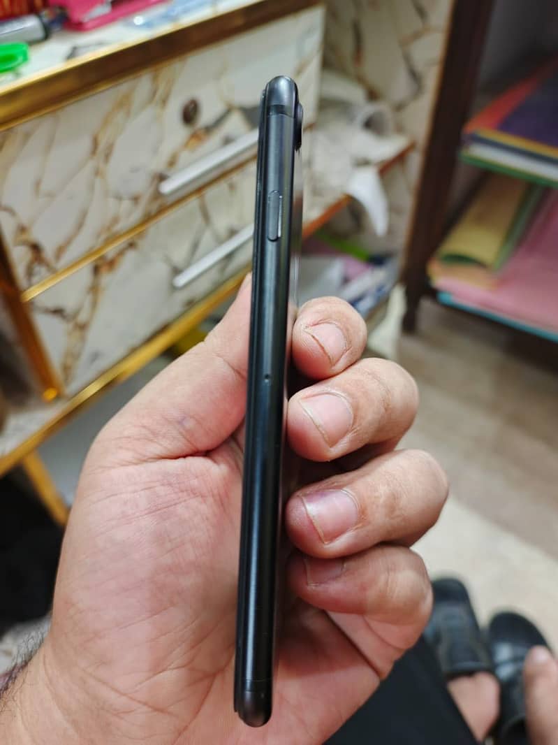 Apple iPhone 7 4