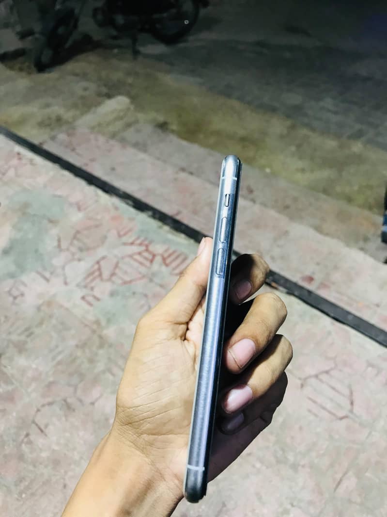 Apple iPhone 11 Pro 2