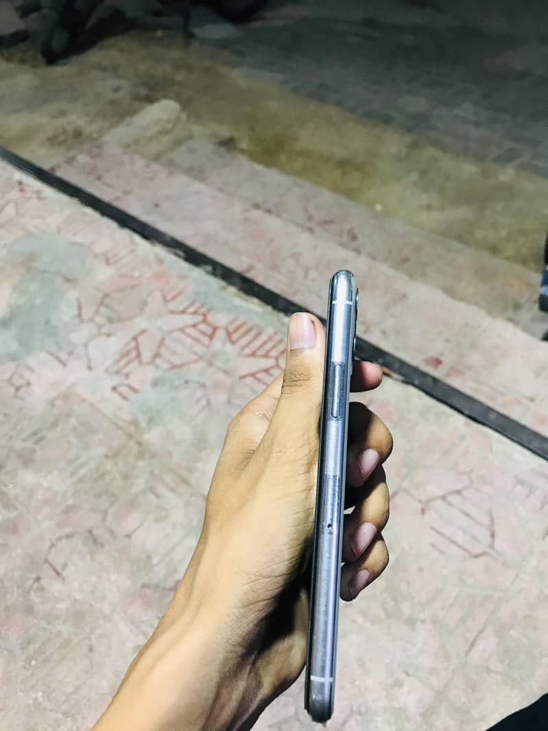 Apple iPhone 11 Pro 3