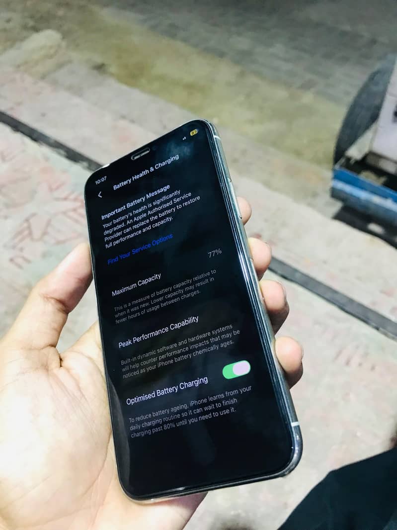 Apple iPhone 11 Pro 4