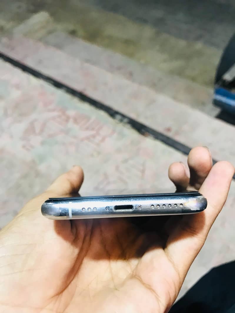 Apple iPhone 11 Pro 6