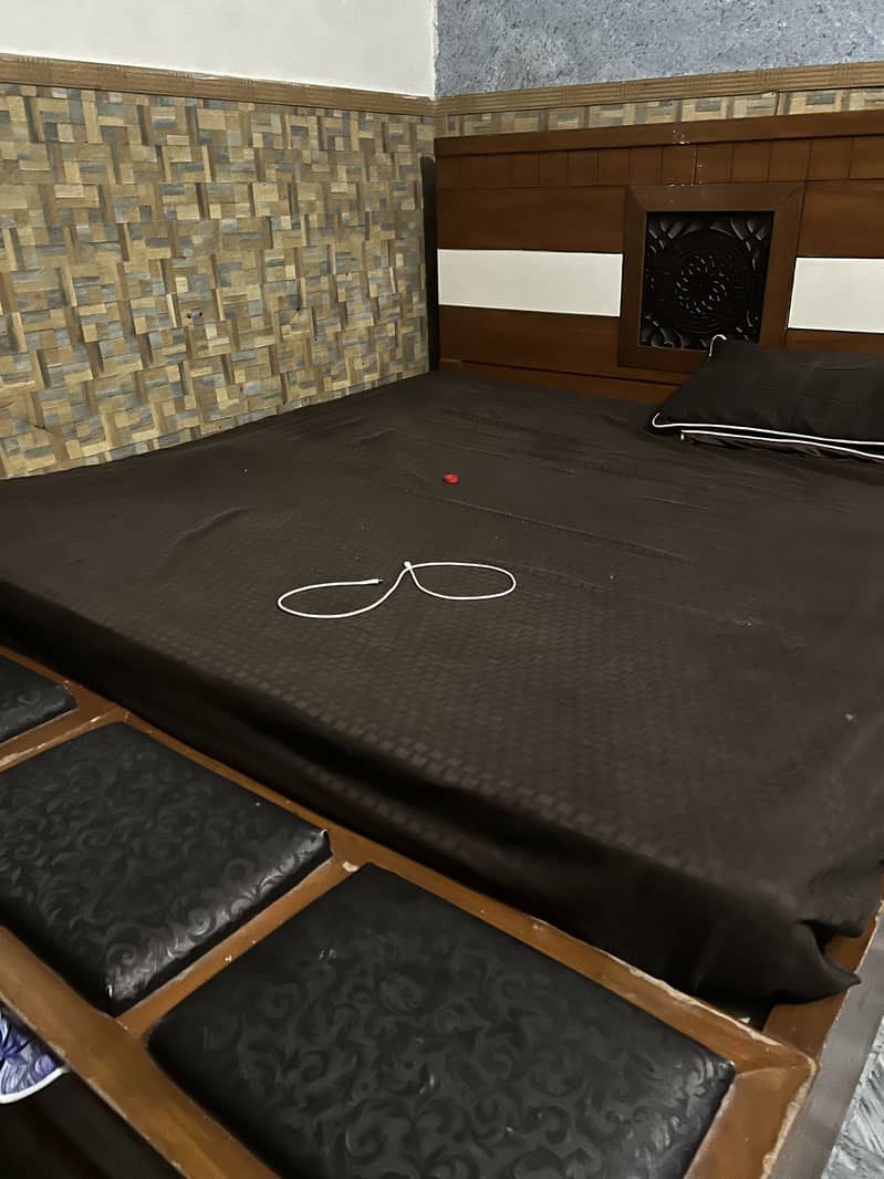 King size bed 1
