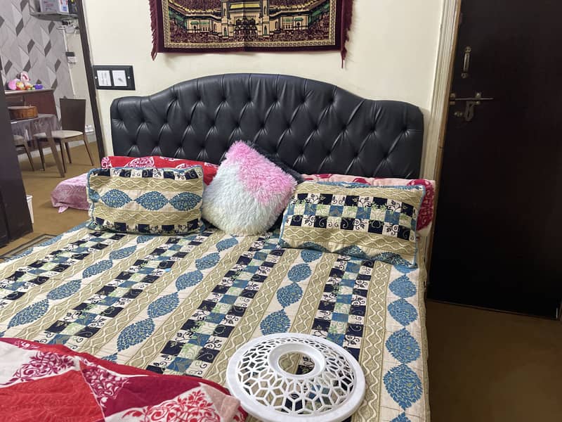 Black classy Bed 0
