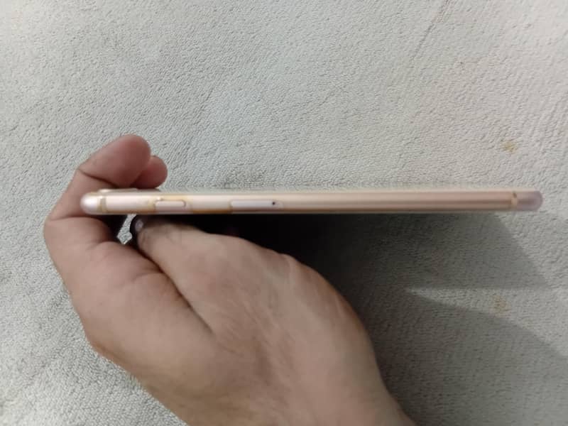 Apple iPhone 8 Plus 3