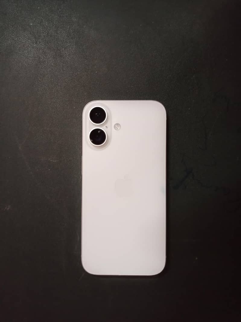 Apple iPhone 16 0