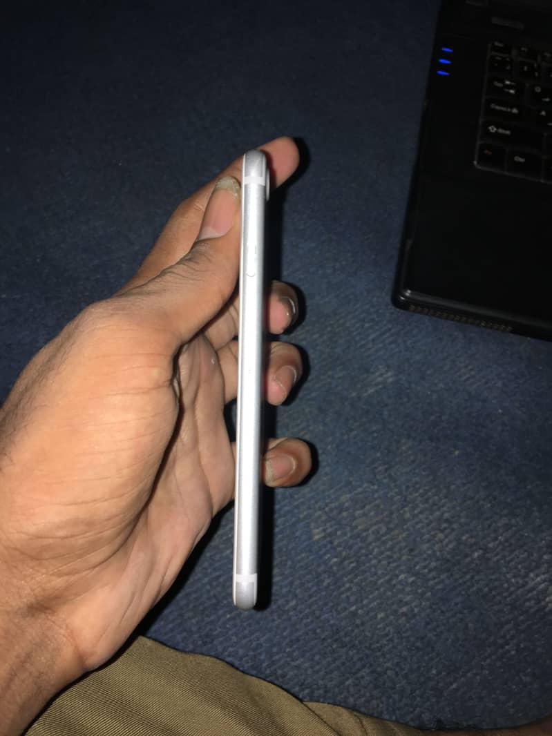Apple iPhone 7 3