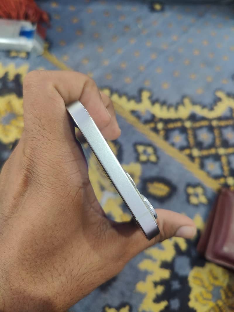 Apple iPhone 12 Pro Max 4