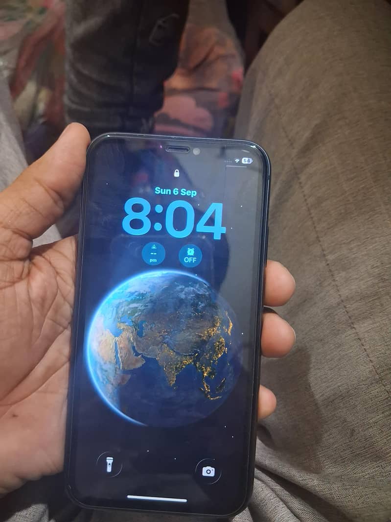 Apple iPhone 11 4