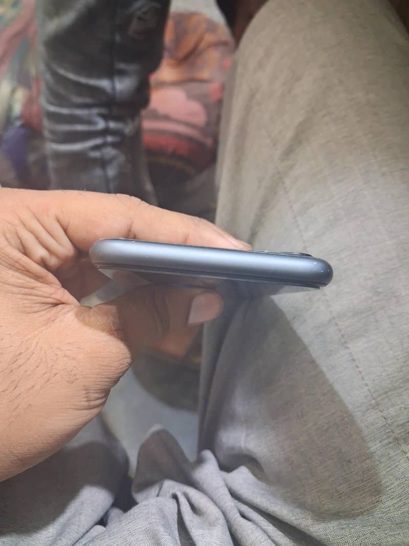 Apple iPhone 11 6