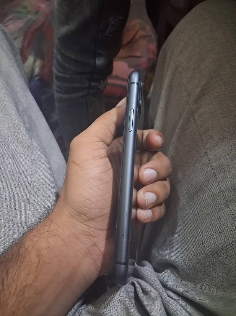 Apple iPhone 11 7