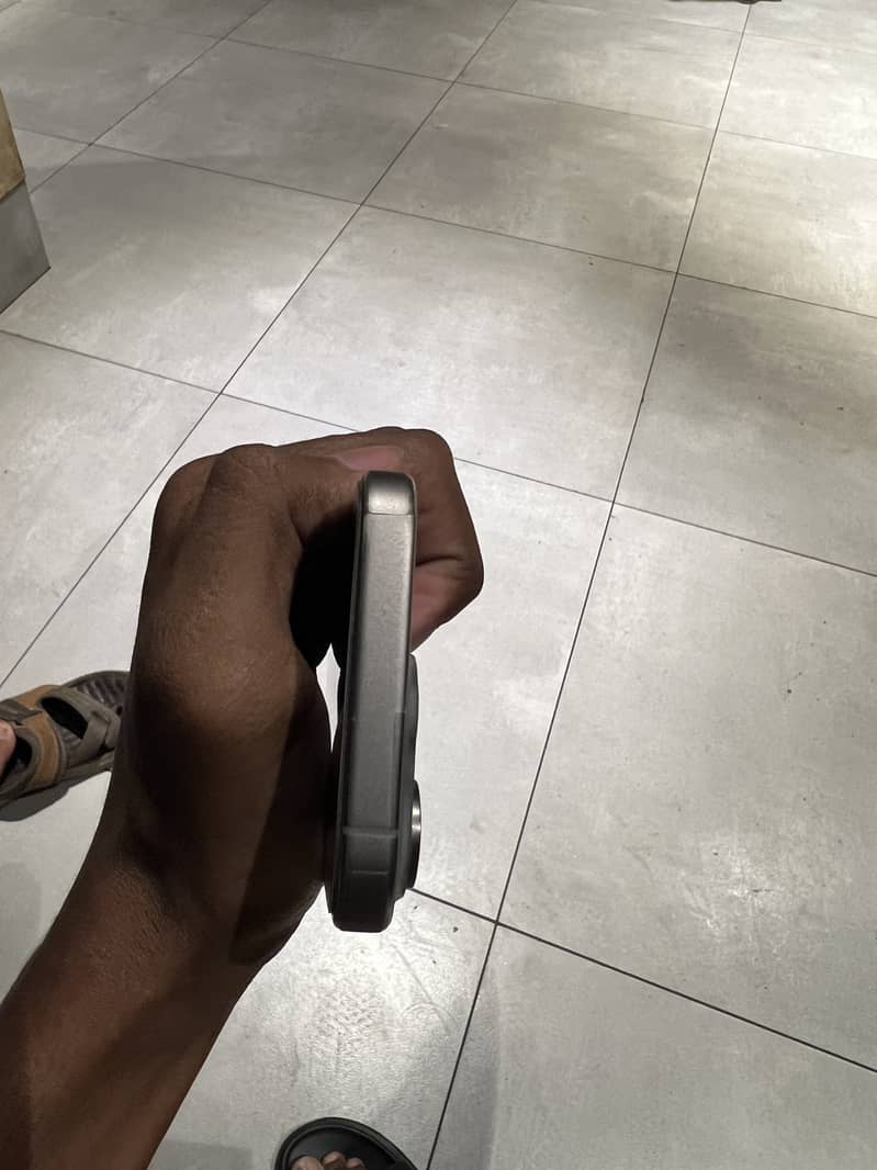 Apple iPhone 15 Pro 2