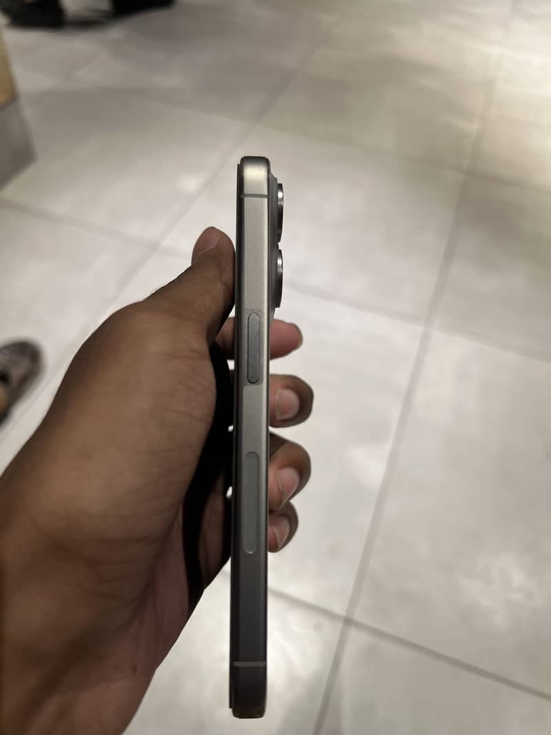Apple iPhone 15 Pro 3
