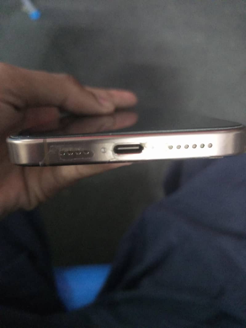 Apple iPhone 16 Pro Max 0