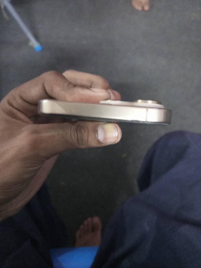 Apple iPhone 16 Pro Max 1