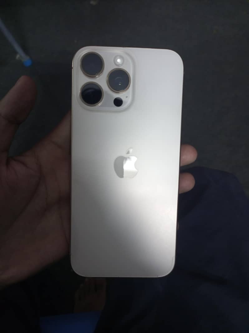 Apple iPhone 16 Pro Max 3