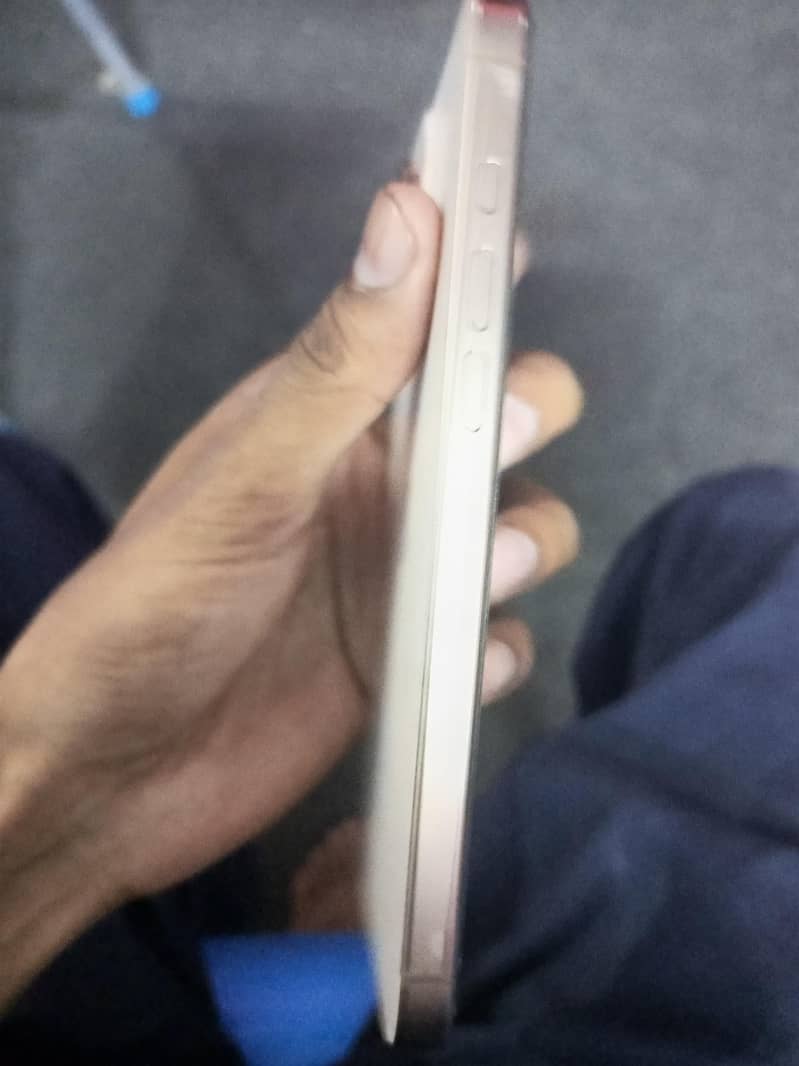 Apple iPhone 16 Pro Max 4