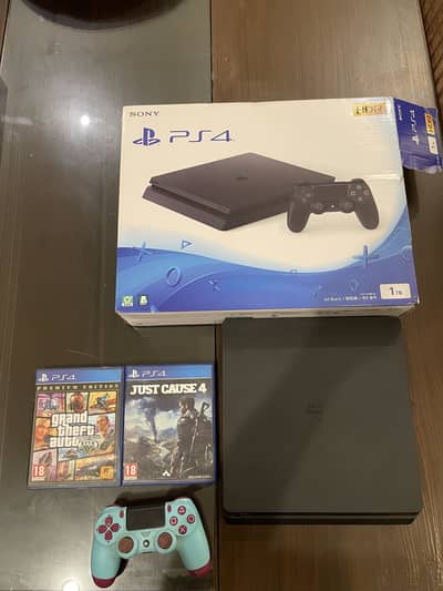PlayStation 4 slim