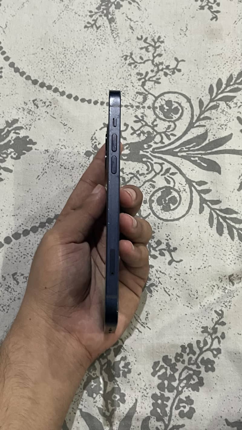 Apple iPhone 12 3