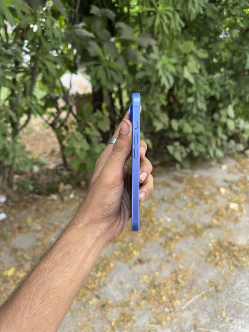 Apple iPhone 16 3