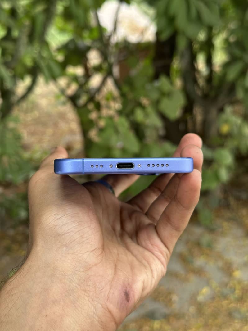 Apple iPhone 16 4