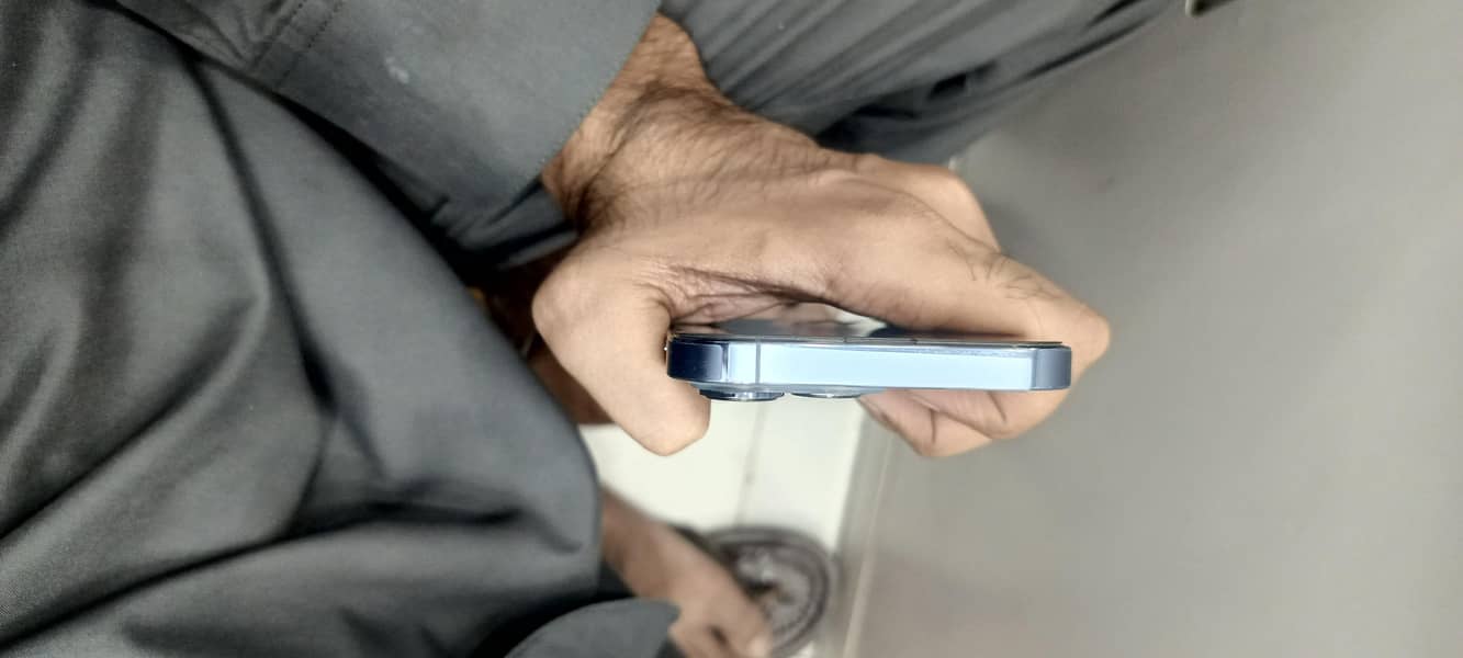Apple iPhone 13 Pro 2