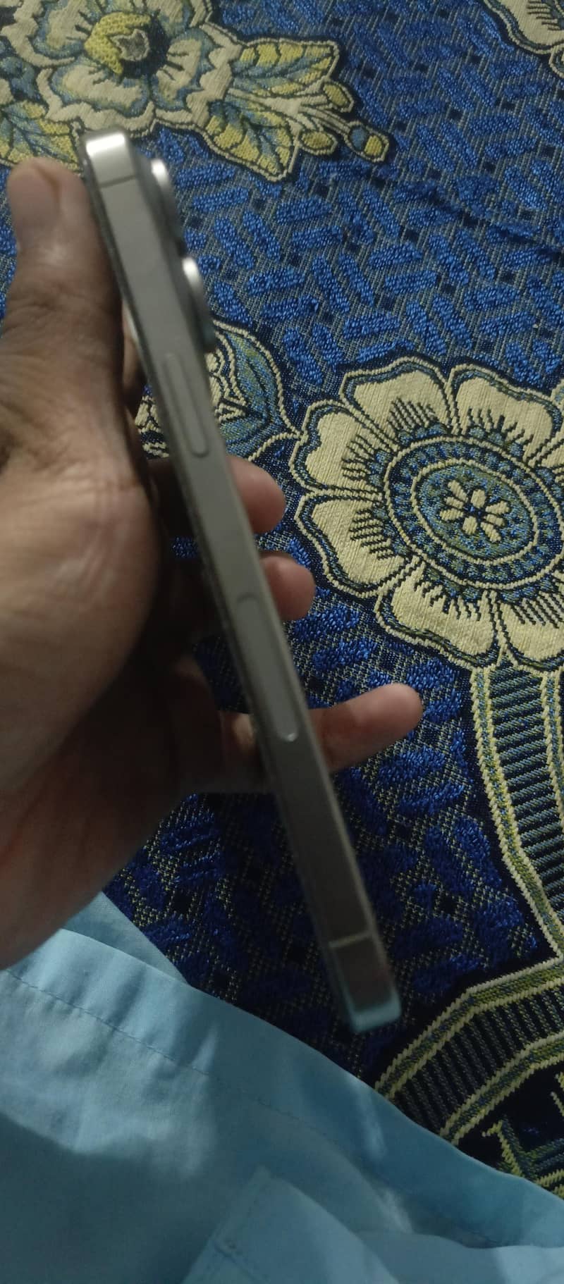 Apple iPhone 15 Pro Max 3