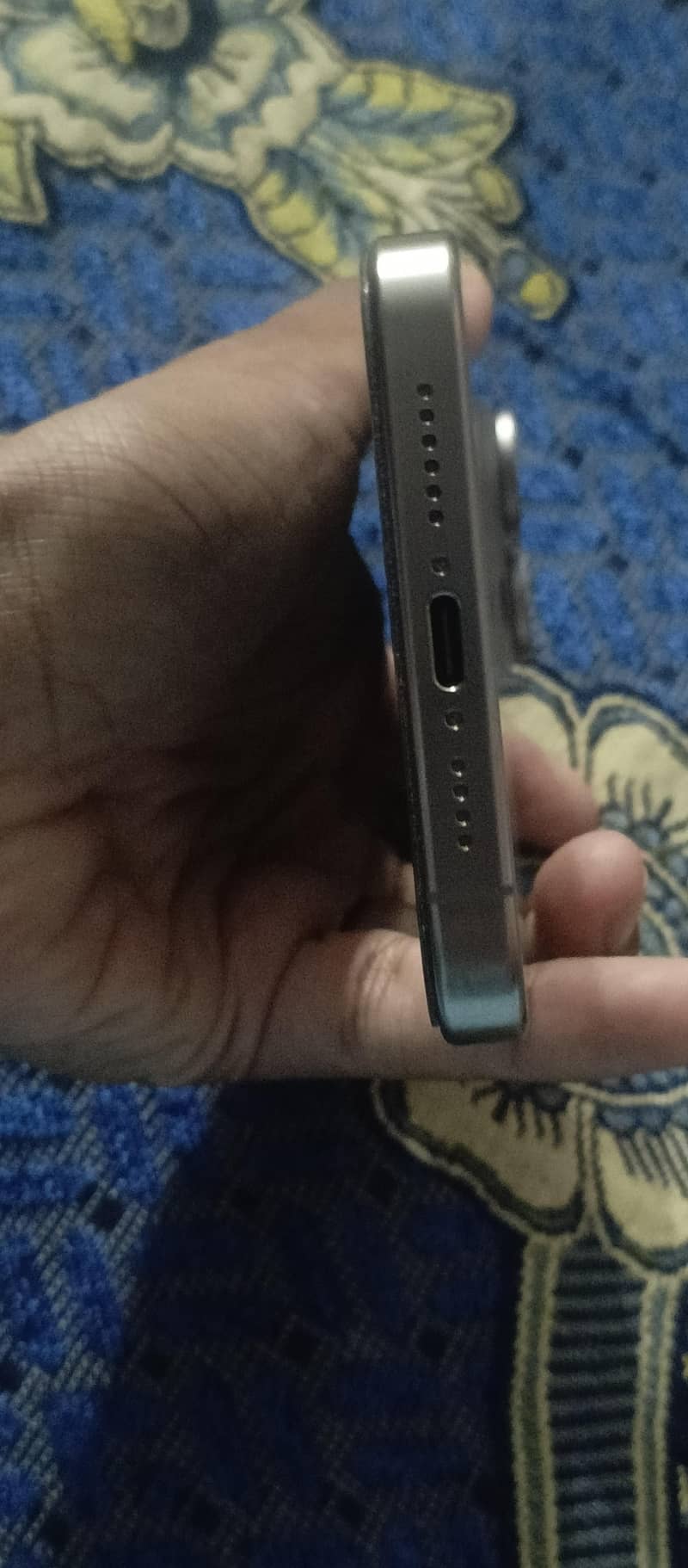 Apple iPhone 15 Pro Max 4