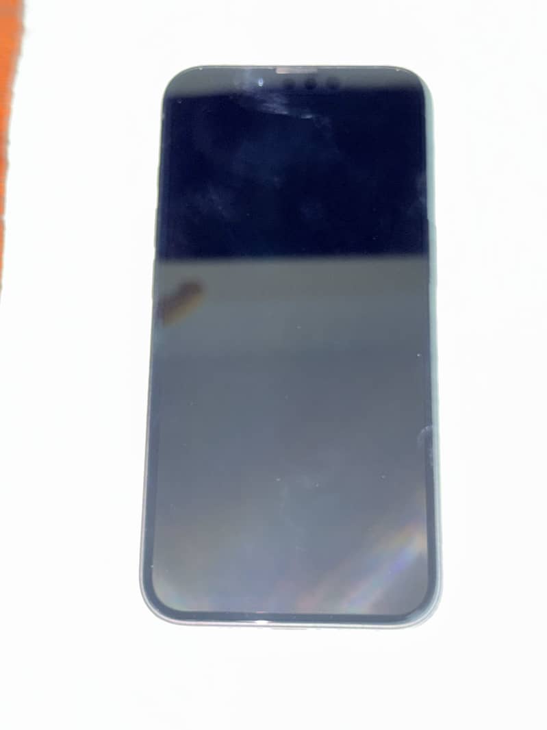 Apple iPhone 16e 3