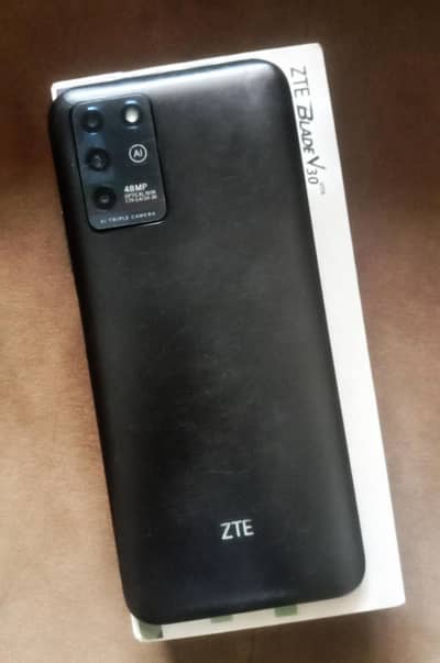 Zte Blade V30 with box 4/128