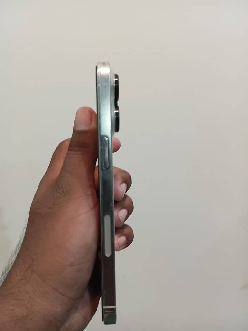 Apple iPhone 14 Pro Max 9