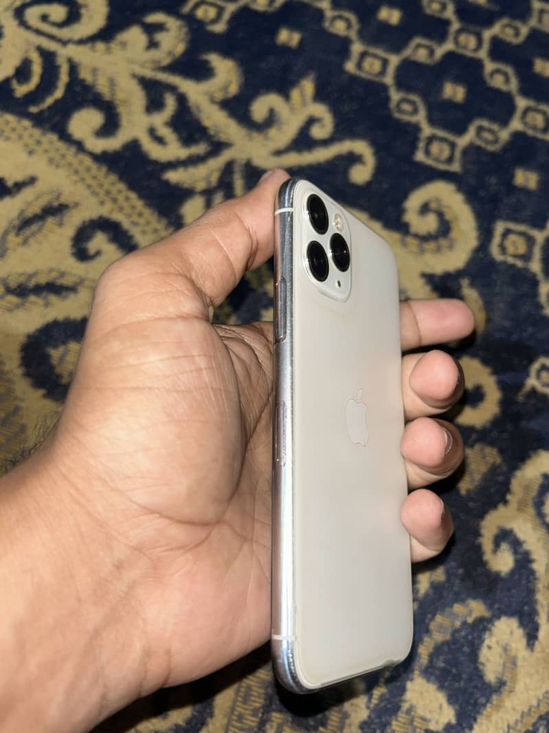 Apple iPhone 11 Pro 1