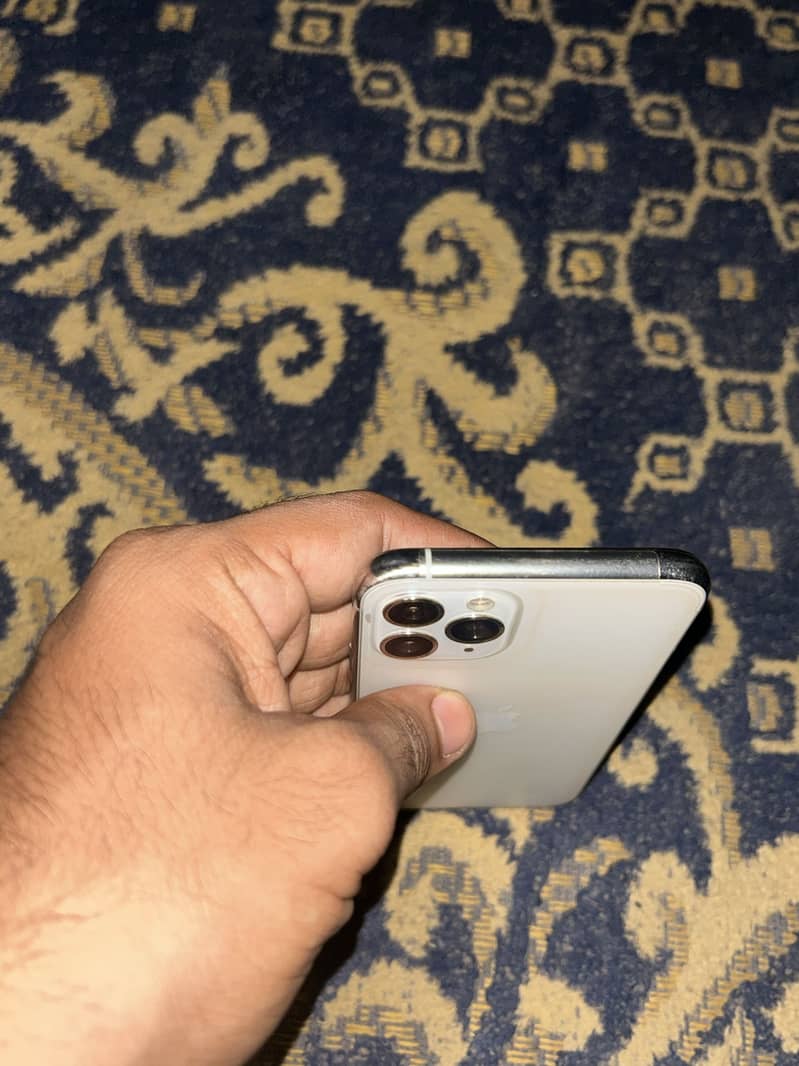 Apple iPhone 11 Pro 7