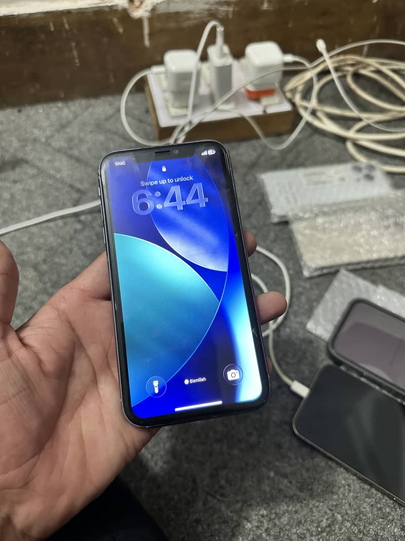 Apple iPhone 11 0