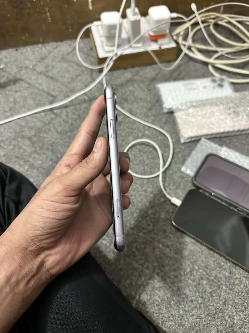 Apple iPhone 11 4