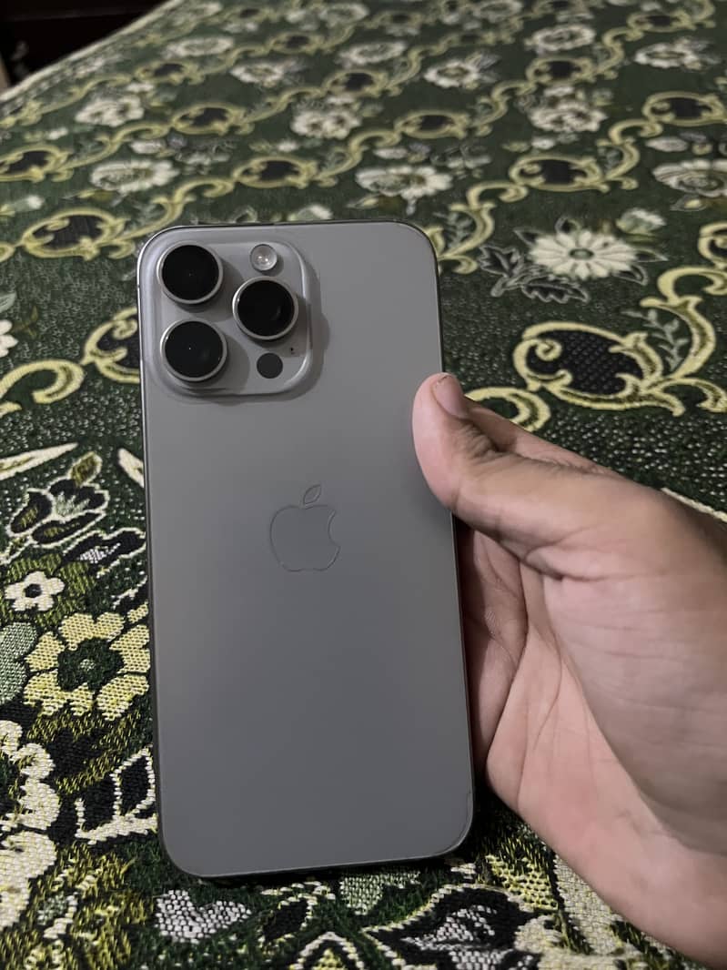 Apple iPhone 15 Pro Max 0