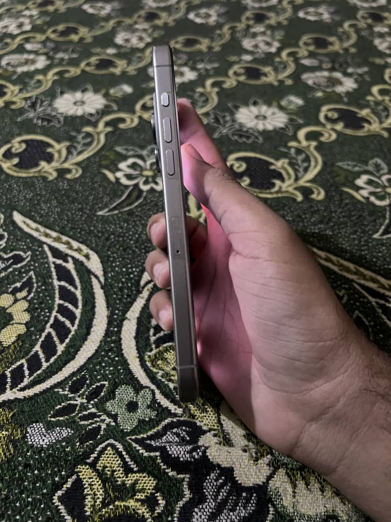 Apple iPhone 15 Pro Max 5