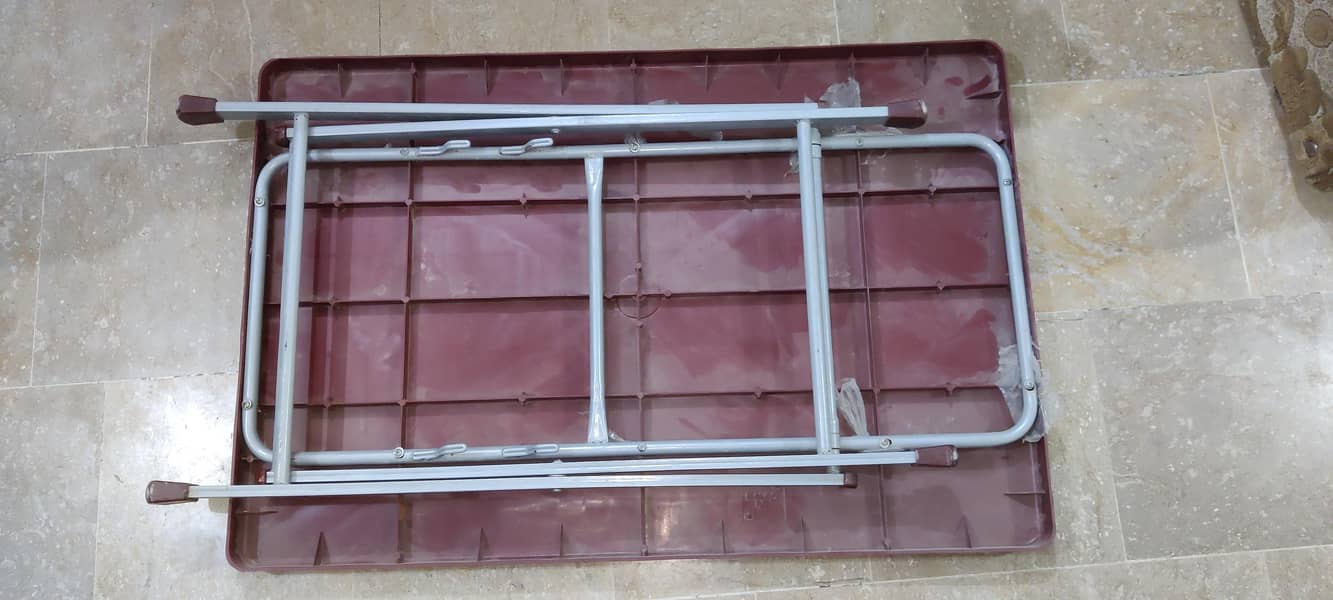 2 Plastic Table New condition 2