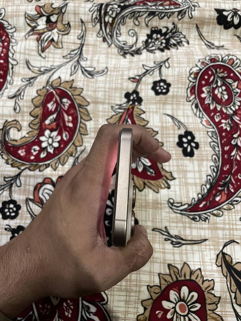 Apple iPhone 16 Pro Max 6
