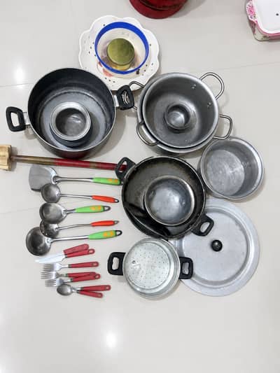 Neat and clean crockery