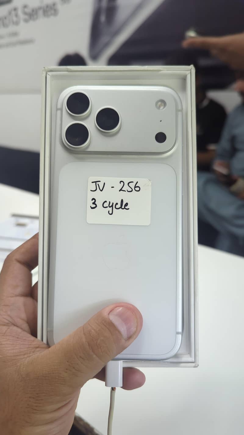 Apple iPhone 17 Pro Max 10