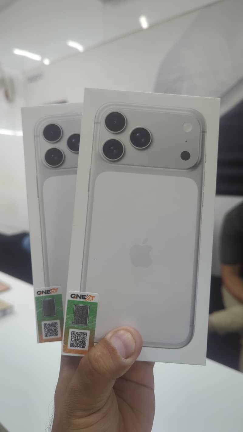 Apple iPhone 17 Pro Max 13